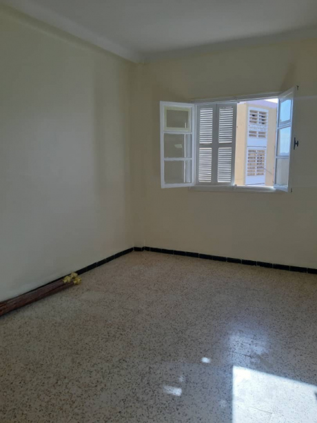 4 bedrooms Apartment 100 m² for rent Biskra