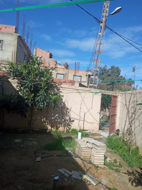 3 bedrooms House 168 m² for sale Chlef Tenes