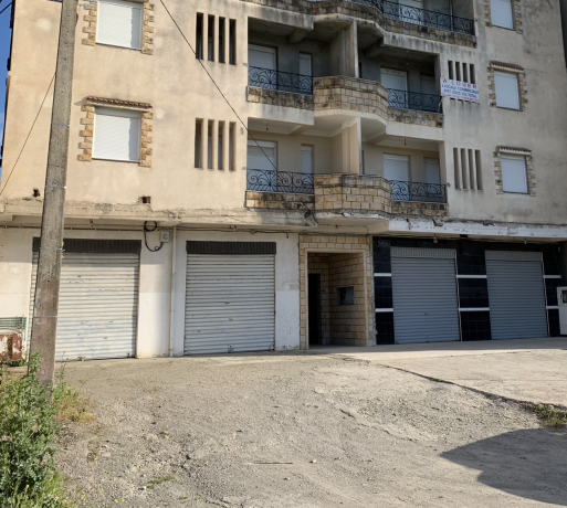 2 parts Shop 200 m² for rent Tizi-Ouzou Azazga