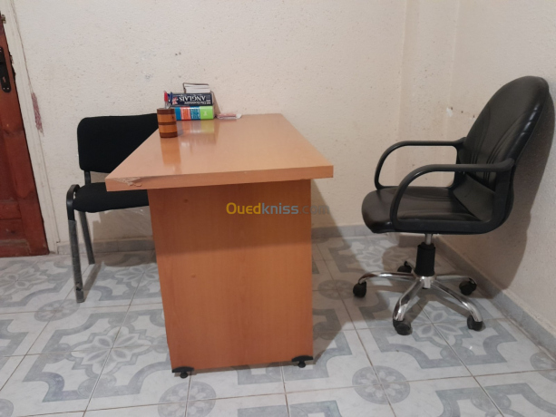 Vente de bureaux, armoire et chaises