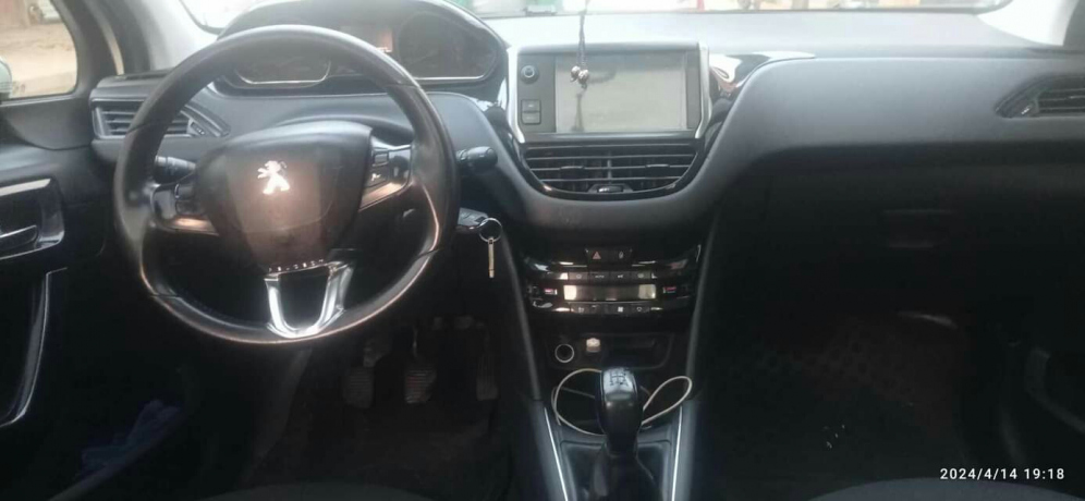 Peugeot 208 Alur  1.6Hdi | 2014