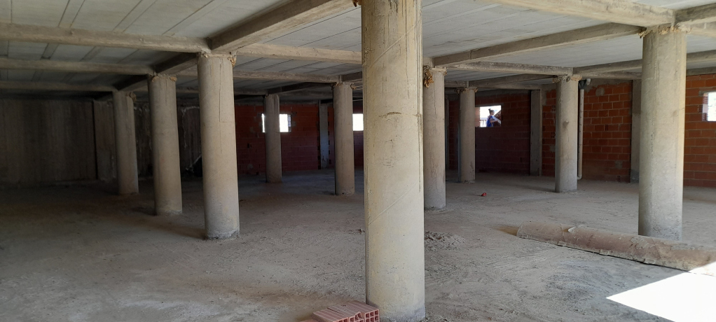  Shop 325 m² for rent Tizi-Ouzou Draa-El-Mizan