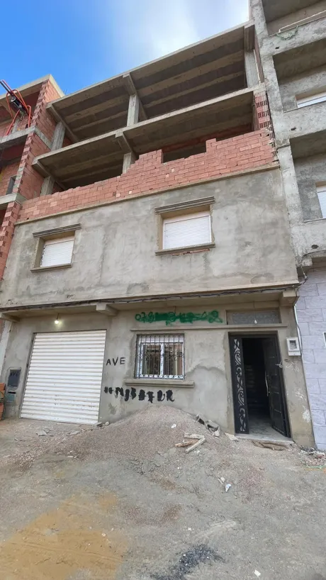 À Vendre : Belle Maison Semi-Finie à Kharouba Hai Salem, Mostaganem