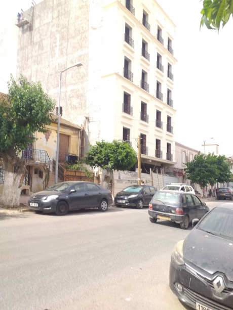 45 bedrooms Building 300 m² for sale Alger Bordj El Kiffan