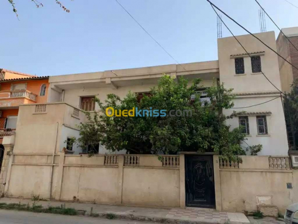 9 bedrooms Villa 560 m² for sale Alger Dar El Beida