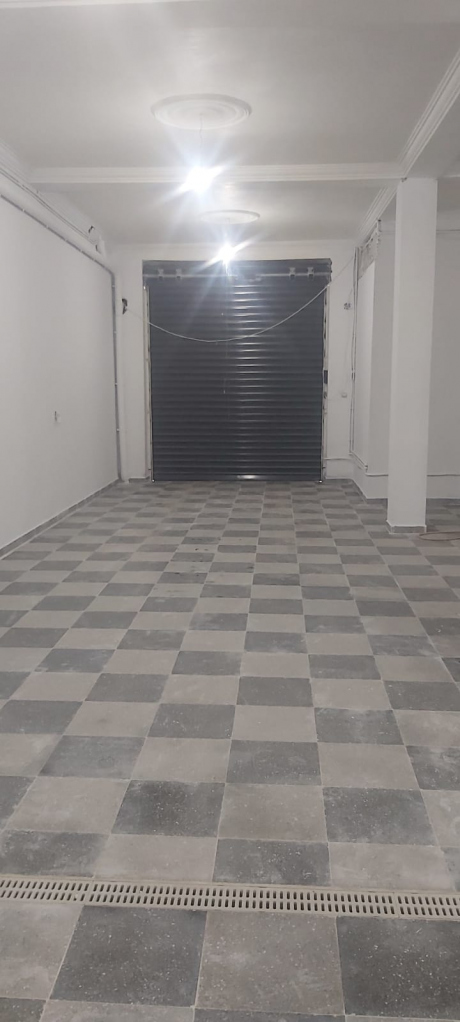  Garage 162 m² for rent Chlef Chettia