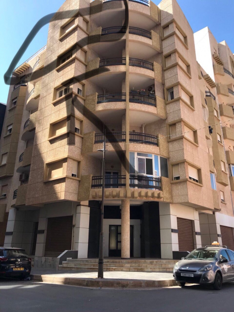 3 bedrooms Apartment 111 m² for sale Oran