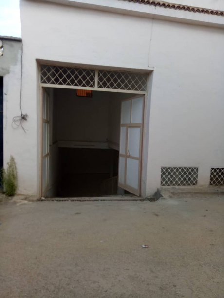  Garage 275 m² for rent Tlemcen