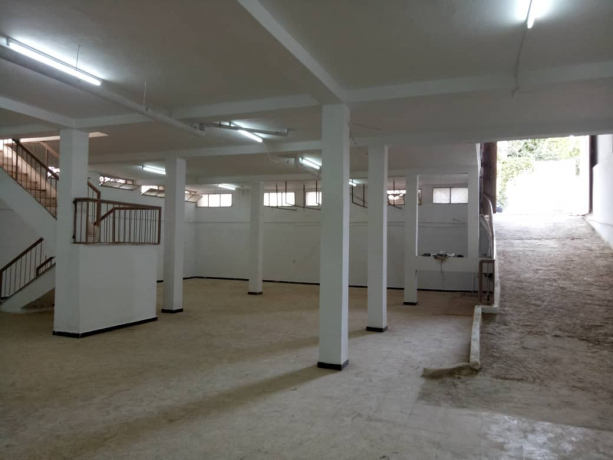  Garage 275 m² for rent Tlemcen