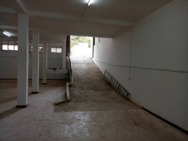  Garage 275 m² for rent Tlemcen