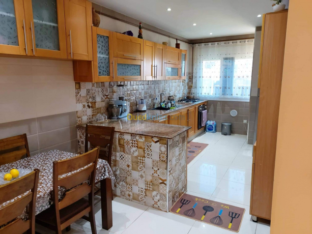 Vente Villa F4 + F2  254 m² Tipaza Fouka