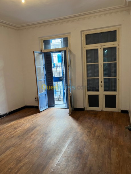 4 bedrooms Apartment 90 m² for rent Alger Alger Centre