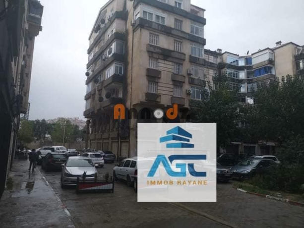  Garage 38 m² for rent Bejaïa Bejaia